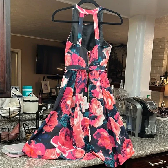 Floral Sleeveless Jumpsuit - Picture 4 of 7